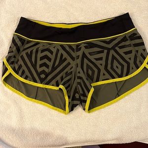 Speed up shorts Sz 8